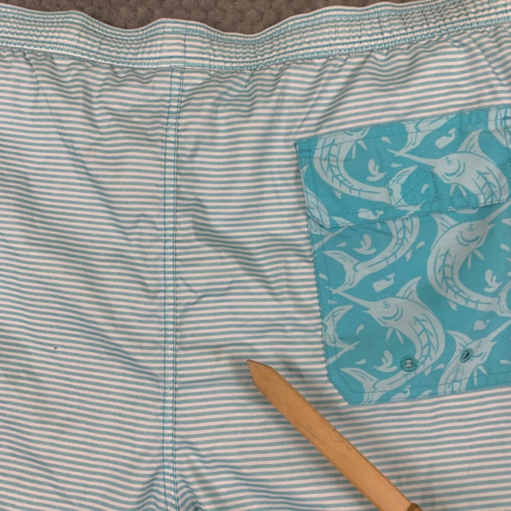 Vineyard Vines Mens XL Blue White Striped Swim Trunks Marlin Pocket Board Shorts - Picture 9 of 10